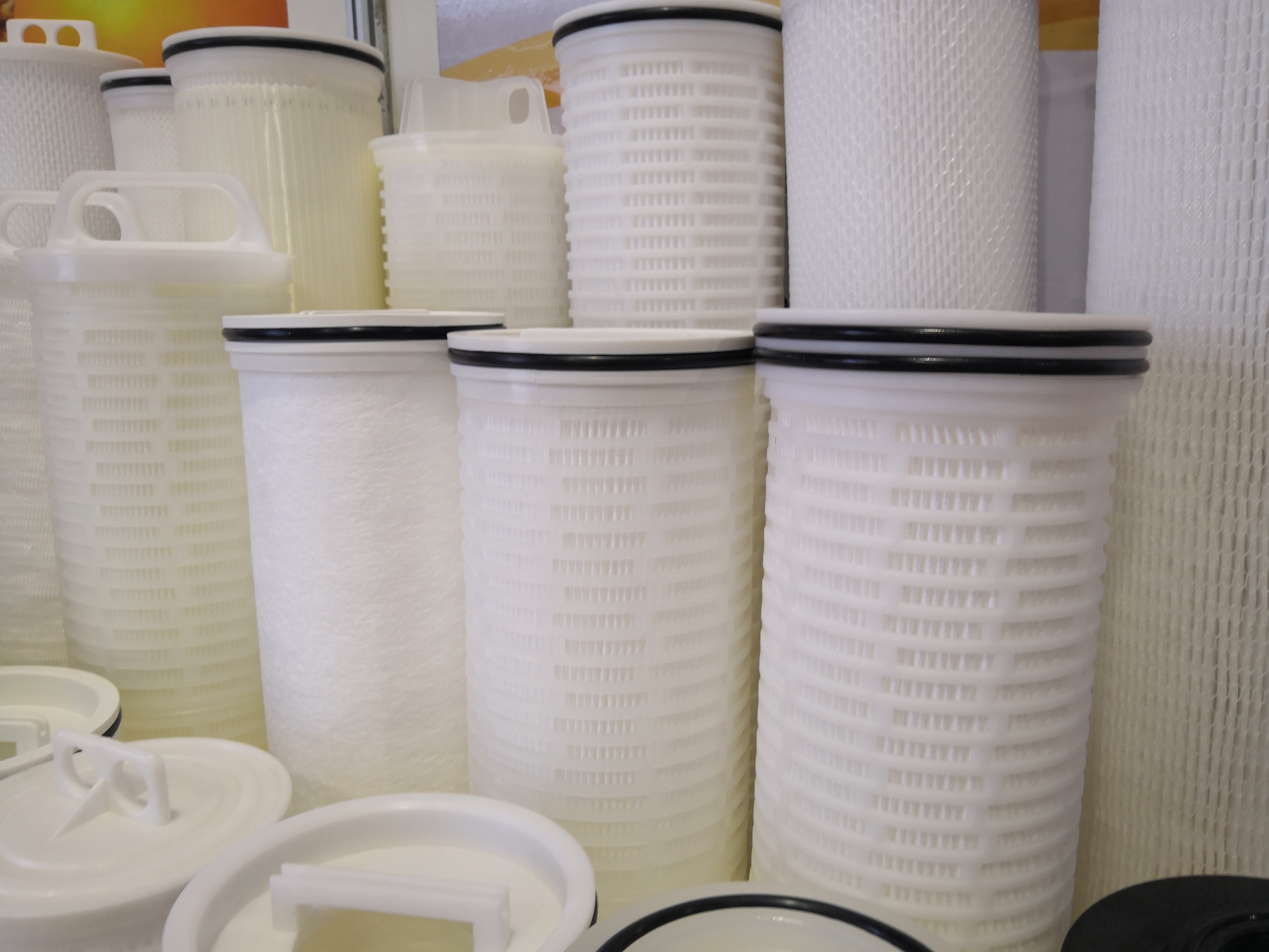 如何選擇大流量濾芯過(guò)濾器材質(zhì)和特點(diǎn)？